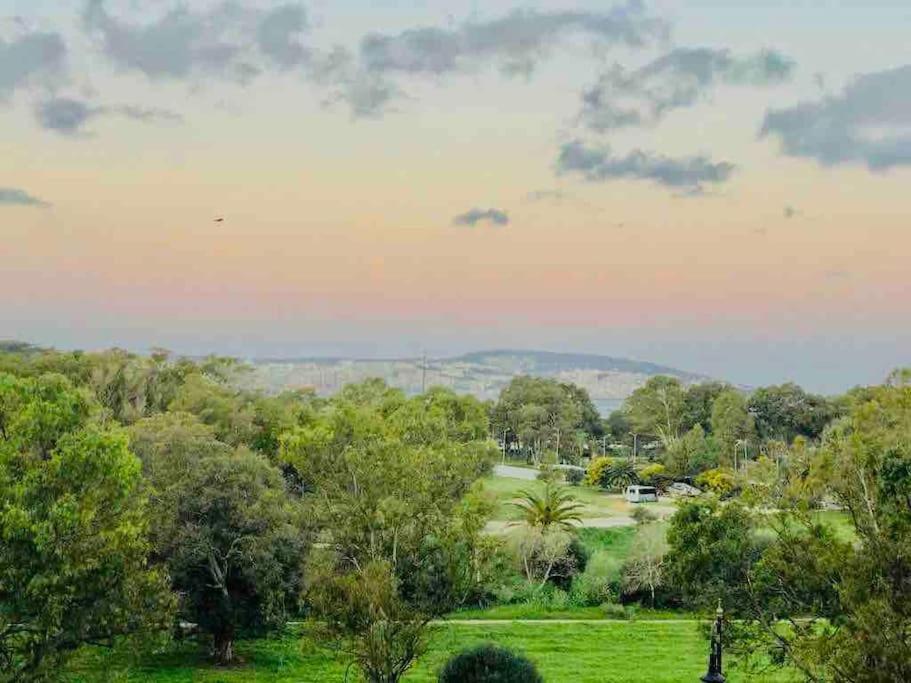 Luxury 3 Bedroom Panoramic Views In Hotspot With Fibre Optic Wifi And Netflix Tangier Bagian luar foto